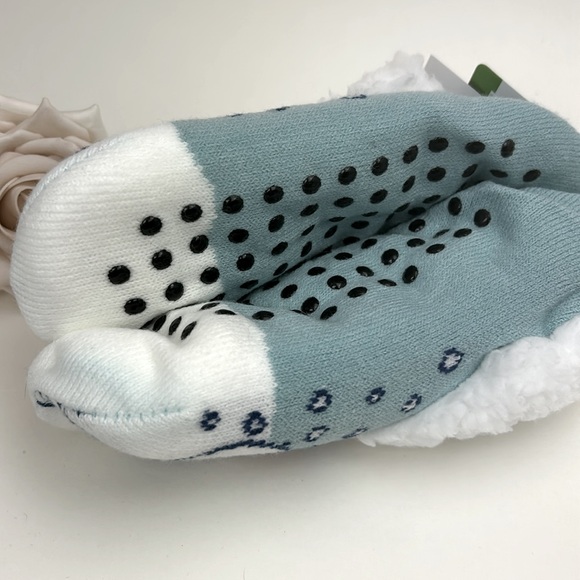 Snoopy slipper socks, shoe size 4-10, NWT, Winter soft blue snow design - Picture 4 of 11